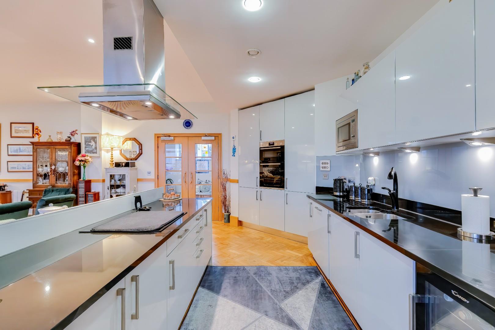 111 Headlands, Hayes Point, Sully, CF64 5QH